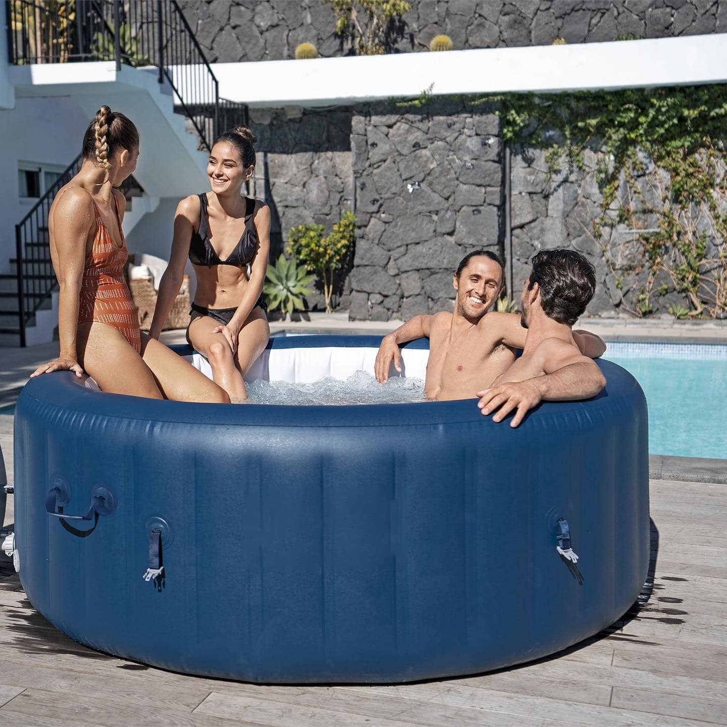 4 Person Inflatable Hot Tub 01